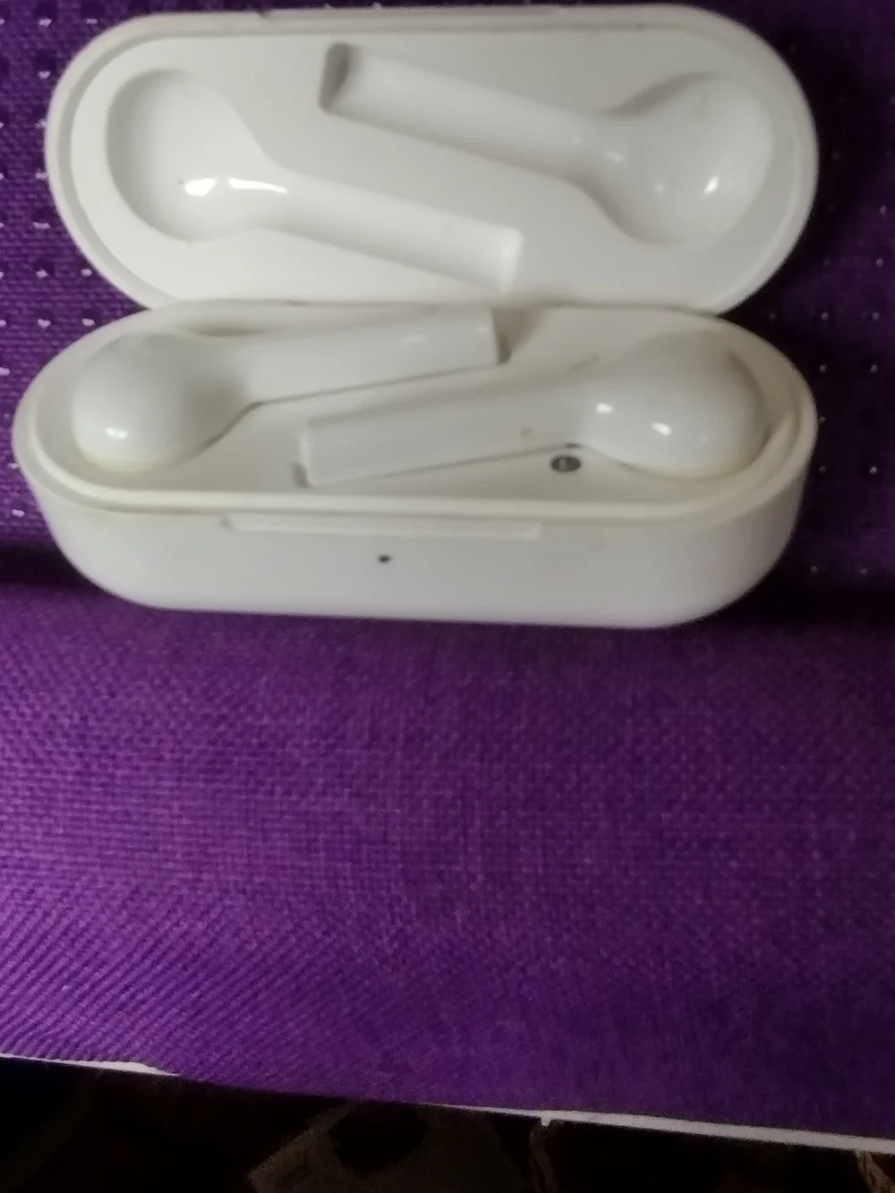 White Wireless Earbuds Charging Case - White